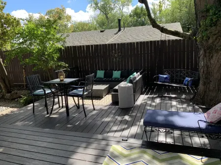 Family Friendly, Historic Mansion Row, 5 min from Louisville!