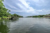 Lake Hamilton Hideaway