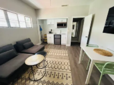 Quiet Studio in New Port Richey Downtown. Apartment B