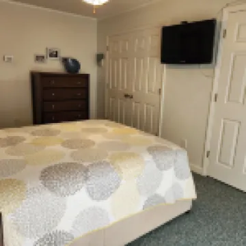 Escape to tranquility at Badin Lake