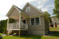 Summer special! Adorable Whale's Tail guest cottage.