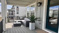 New Modern Stylish Oasis, Bright and Comfortable Home - 4 tähden