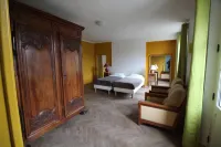 3500 SQF/HISTORIC HOUSE WITH WARMED POOL IN THE OLD SAUMUR/GREAT VIEWS