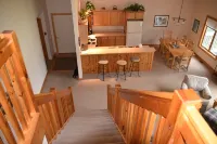 Stunning Knotty Pine Condo at Schuss Mountain - Pools