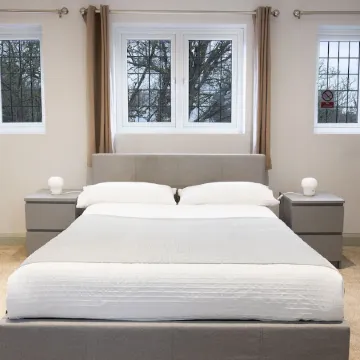 Big Loft in the Heart of Cheam Village (35 min from London City)