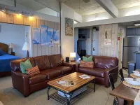 Ski In/Ski Out 2 Bed/2Bath Top Floor Updated Condo With Elevator and Steamshower