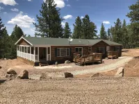 Spacious family home just waiting for you & yours to begin your next adventures Hotels in Teller County