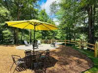 NEWLY RENOVATED! Large sandy beach & swim area. Cute 3 bedroom lake house