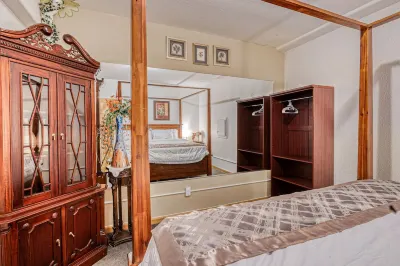 Private Basement by Outlet/Golf Course/East Lake Hotels near Rock AG Church