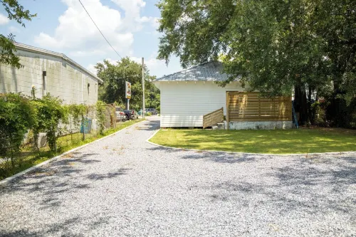 The Vincent A - on Government St! Walk to Restaurants, Bars & Shopping!