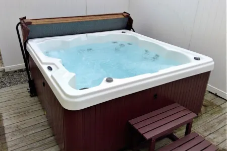 Sunny Claire-Beautiful Downtown Cottage w/Hot Tub