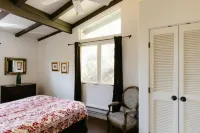 Quiet & Private Guest House with Gorgeous Valley Views