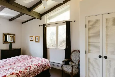 Quiet & Private Guest House with Gorgeous Valley Views