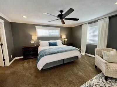 • Hot Tub • Sleeps 15+, Pet Friendly • Fenced • 2 Stry Playhouse •  Idaho Falls