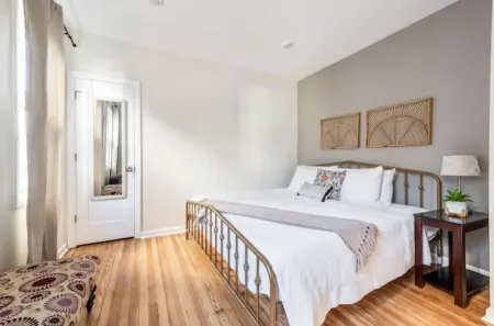 Zen Spa Retreat With King Bed Near NYC train Отели рядом с достопримечательностью «Short Hills Plaza»