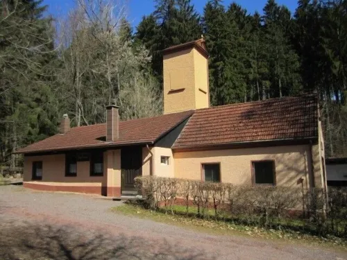 Quiet edge of the forest with a beautiful panorama Hotels in Losheim