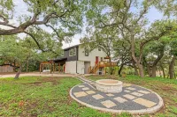 Peaceful Lakeview Home, Family sized! Hotels in Hudson Bend