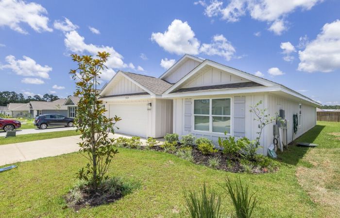 Modern & Cozy ☀ Close to Beach ☀ 4 Bedrooms ☀ 2 Full Baths
