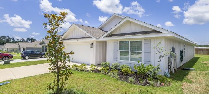 Modern & Cozy ☀ Close to Beach ☀ 4 Bedrooms ☀ 2 Full Baths Hotels in Foley