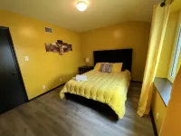 The Purple & Gold House *Near Disneyland, Beaches & Knotts Hotels near Pace Sportswear