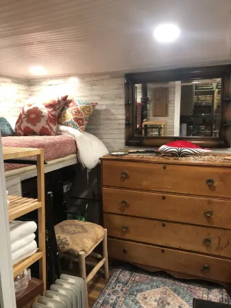 Cottage on riverbank one mile from Clarksdale in gated community