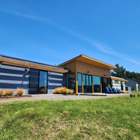 Luxurious spacious new home near the beach with great views, privacy, and sauna Отели рядом с достопримечательностью «Наварро Пойнт Презерв энд Синик Трейл»