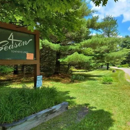 Perfectly Located Townhouse 4 Bedrooms, 2.5 Baths in the Heart of Stowe Vermont