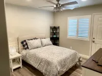Adorable Brand New remodeled Tustin Cottage. Close to the 55/405/22 and 91 fwy. Hotels in Tustin