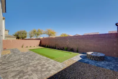 Cheerful 4 Bedroom Home w/ Indoor Fireplace Hotels in der Nähe von Las Vegas Motor Speedway