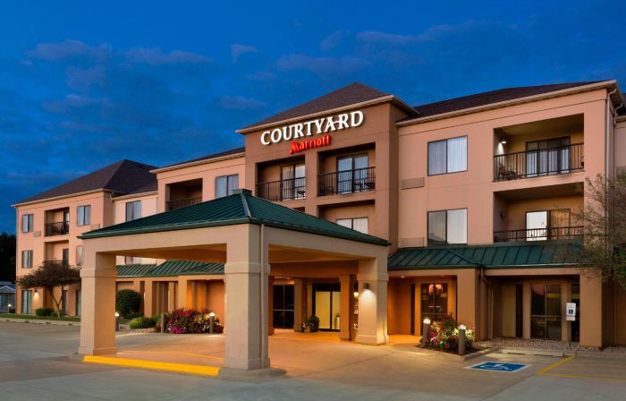 Courtyard Bloomington Normal