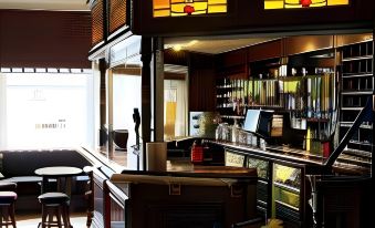 The Douglas Hotel - Housity