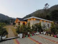 The Paradise - Luxury 3BR Villa near the Airport in Dehradun Các khách sạn gần Swarg Niwas Temple