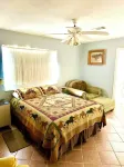 Riverfront Home w/kayaks, firepit, grill, fish 8mi Coopers 8mi Castell Gen Store