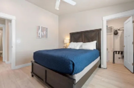 Bear Lake Cabin Sleeps 12! Game Room! Plenty of Parking for Cars and Toys!