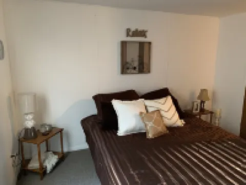 Peaceful Lake Retreat Hotels in McCormick County