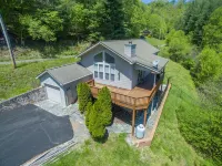 Blue Ridge Daze ~ Mtn Vista, Fireplace, Fire Pit, Pet Friendly, 30 Mins to Avl.