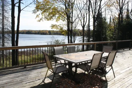 Lake Namakagon Sunrise Cove~Unwind & Reconnect. Private Dock, 2 Kayaks, Row Boat
