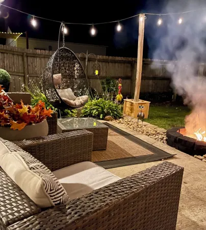 Cozy Home with LOTS of space- Less than 1 mile to ISU & IWU, 5 miles to airport