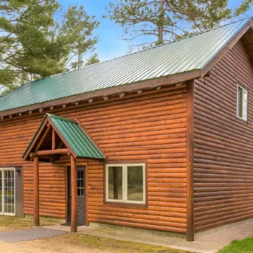 Lodge on Au Train River a few blks from Lk Superior  15 min from Munising