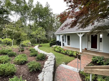 Rudman's Retreat. Deep waterfront 2 Bedroom home with spectacular sunset views.