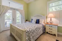 Beautiful Palm Island House! Walk2Beach. Pool, Spa, Kayaks, Bikes, Dock.Amazing!