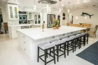 Luxury Palm Tree Two / 3 King Beds, Put Put Golf, Heated Pool, 7 Person Hot Tub