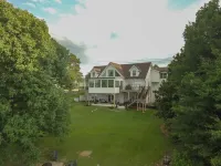 Large family home with dock on Lake Keowee!