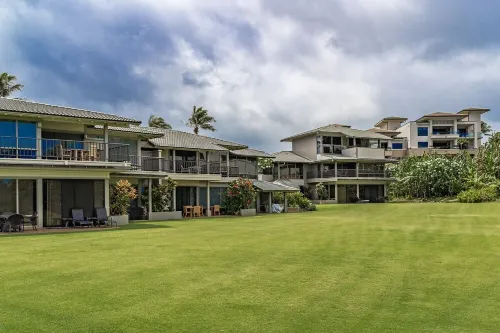 Great location, Kapalua, spacious 1-bedroom, views, walk to beach, golf, spa