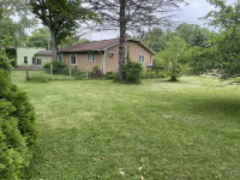 Carrie's Cottage - Charming Duplex Style 3 Bedroom Cottage with Beach Access!