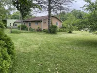Carrie's Cottage - Charming Duplex Style 3 Bedroom Cottage with Beach Access!