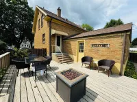 Charming 3-bedroom house in historic grandview neighborhoods Diamond Jo Casino附近的飯店