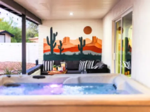 Private Desert Oasis w/ Pool, Hot Tub & Stargazing Near Hiking, Golf & Trails 丹戈豪園酒店