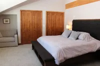 SPACIOUS TOWNHOME WITH BEAUTIFUL MOUNTAIN VIEWS 