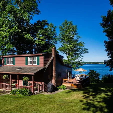 Great Summer Rental on Finger Lakes Wine Trail: Owasco East Side Lakefront